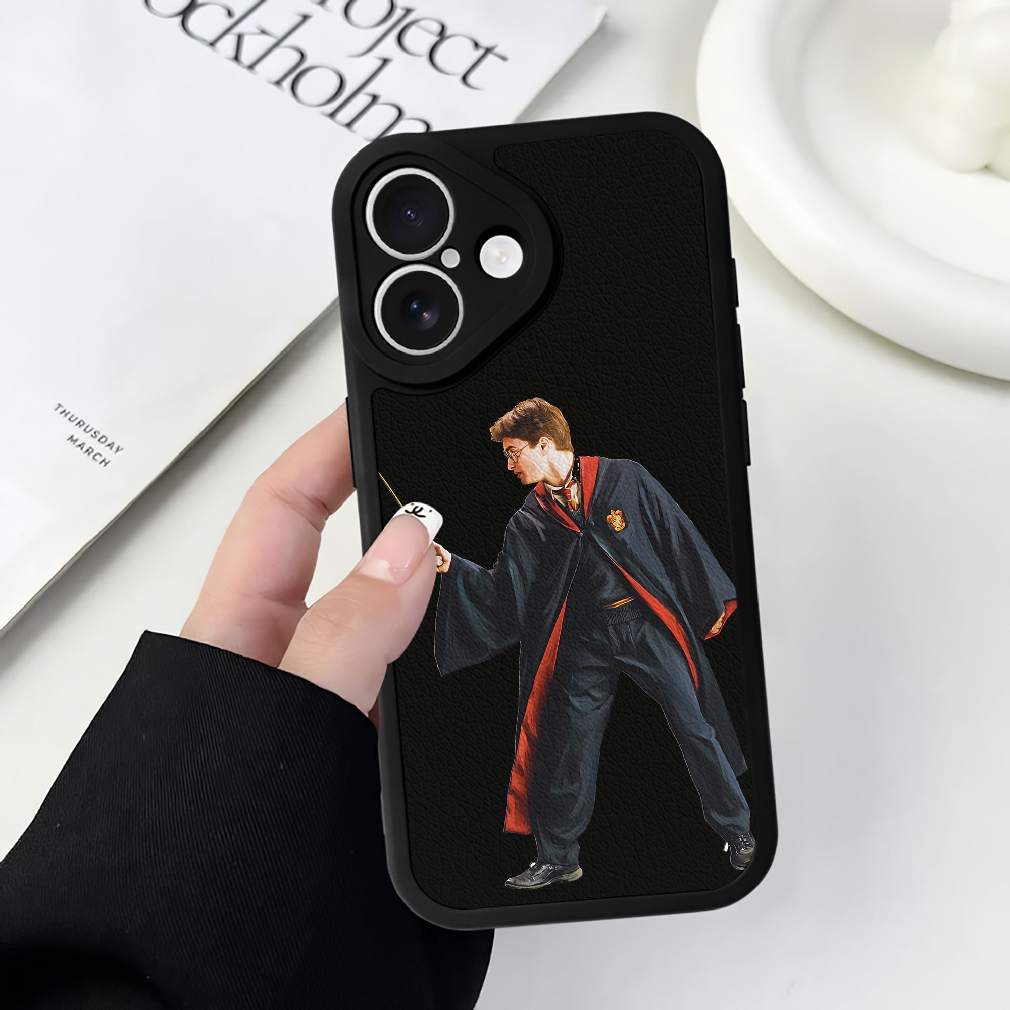 （画像用） Harry Potter ハリー・ポッターシリーズ 【iPhone 16シリーズ対応】シリコンスマホケース（レザー調） 材質：シリコン